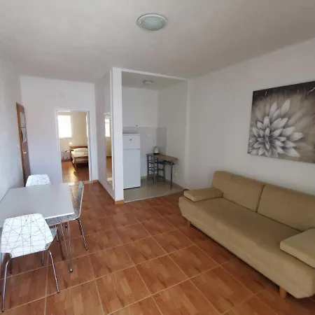 Angela Apartman *